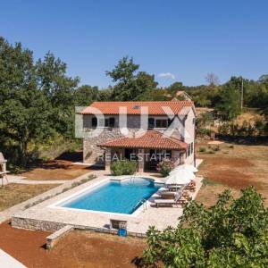 ISTRA, LABIN - Samostojeća kamena vila s bazenom
