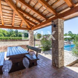 ISTRA, LABIN - Samostojeća kamena vila s bazenom
