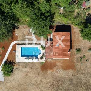 ISTRA, LABIN - Samostojeća kamena vila s bazenom