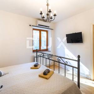 ISTRA, LABIN - Samostojeća kamena vila s bazenom