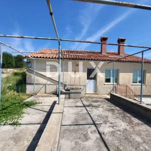 ISTRA, LABIN - Samostojeća kuća za adaptaciju s pogledom na more