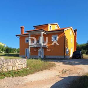 ISTRA, LABIN - Samostojeća kuća na rubu naselja