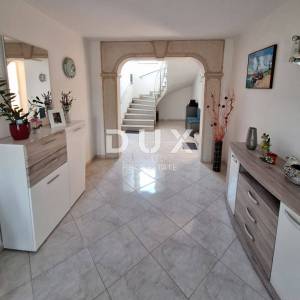 ISTRA, LABIN - Samostojeća kuća na rubu naselja