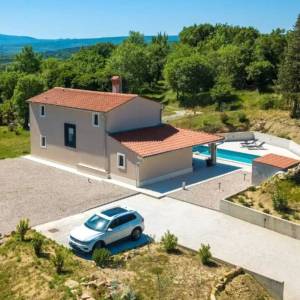 ISTRA, LABIN - Suvremeno obnovljena kamena kuća s bazenom