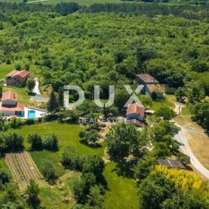 ISTRA, LABIN - Suvremeno obnovljena kamena kuća s bazenom