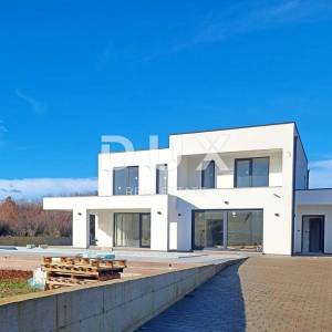 ISTRA, LABIN - Vila s bazenom u mirnom okruženju