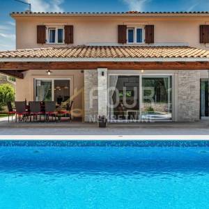 Istra, Labin, villa s grijanim bazenom i uređenom okućnicom