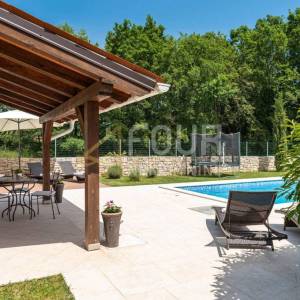 Istra, Labin, villa s grijanim bazenom i uređenom okućnicom