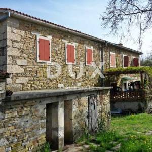 ISTRA, LABIN - Zaseok na brežuljku