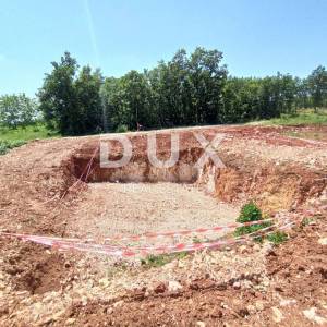 ISTRA, LABIN - Zemljište s panoramskim pogledom i građevinskom dozvolom