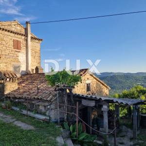 ISTRA, LIVADE (OKOLICA) - Kamene starine s panoramskim pogledom 