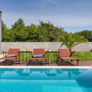 ISTRA, LIŽNJAN - Moderna bezvremenska francuska diva