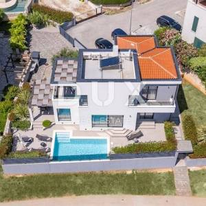 ISTRA, LIŽNJAN - Moderna vila s bazenom i panoramskim pogledom na more, svega 500m od plaža 