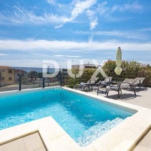 ISTRA, LIŽNJAN - Moderna vila s bazenom i panoramskim pogledom na more, svega 500m od plaža 