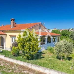 ISTRA, LIŽNJAN - Prizemnica s uređenom okućnicom