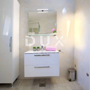 ISTRA, LIŽNJAN - Samostojeća kuća sa 3 prostrana apartmana i okućnicom! 