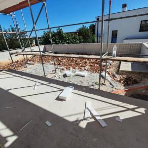 ISTRA, LIŽNJAN - Stan u prizemlju sa vrtom!