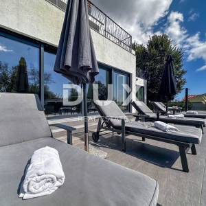 ISTRA, LOBORIKA - Moderna vila s bazenom