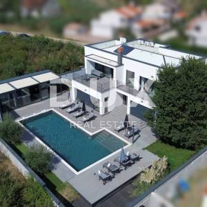 ISTRA, LOBORIKA - Moderna vila s bazenom