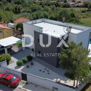 ISTRA, LOBORIKA - Moderna vila s bazenom