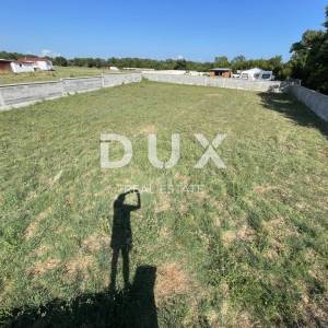 ISTRA, LOBORIKA - Ograđeno građevinsko zemljište u slijepoj ulici 770 m2
