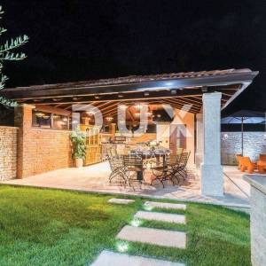  ISTRA, LOBORIKA Savršena vila za turizam s bogatim sadržajem
