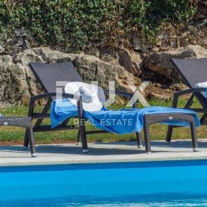 ISTRA, LOVREČ - Autohtona kamena vila s prostranim imanjem