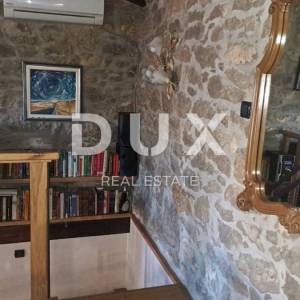 ISTRA, LUPOGLAV - Kamena kuća na kraju sela s velikom okućnicom