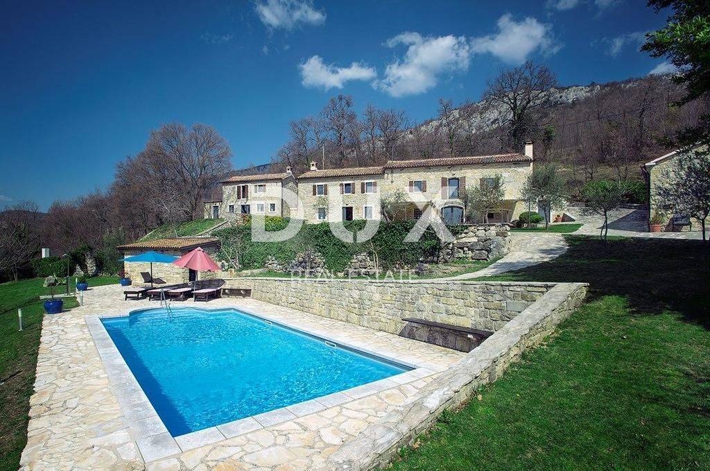 ISTRA, LUPOGLAV - Kamene vile u rustikalnom stilu s panoramskim pogledom