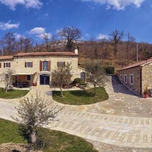 ISTRA, LUPOGLAV - Kamene vile u rustikalnom stilu s panoramskim pogledom 