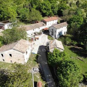ISTRA, LUPOGLAV Prekrasna stancija idealna za agroturizam, održavanje vjenčanja i evenata! 