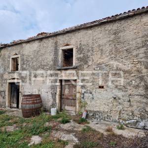 Istra, Manjadvorci, Imanje sa tri ruševne kuće, zemljištem i idejnim projektom