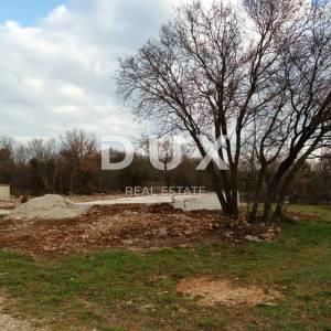 ISTRA, MARČANA - Građevinsko zemljište sa započetom gradnjom