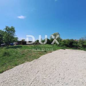 ISTRA, MARČANA - Građevinsko zemljište s projektom za izgradnju prizemnice s bazenom