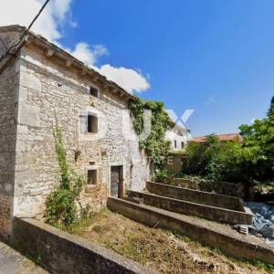 ISTRA, MARČANA - Kamena kuća u nizu s vlastitom okućnicom