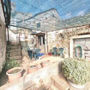 ISTRA, MARČANA Kamene kuće za renovaciju na selu s lijepim dvorištem