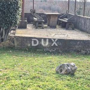 ISTRA, MARČANA Kamene kuće za renovaciju na selu s lijepim dvorištem