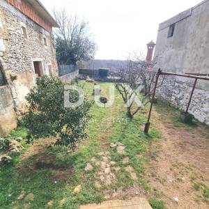 ISTRA, MARČANA Kamene kuće za renovaciju na selu s lijepim dvorištem