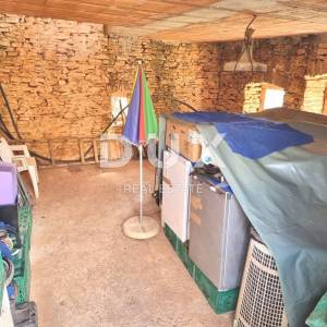 ISTRA, MARČANA Kamene kuće za renovaciju na selu s lijepim dvorištem