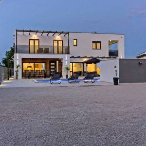 ISTRA, MARČANA - Komforna moderna kuća s bazenom