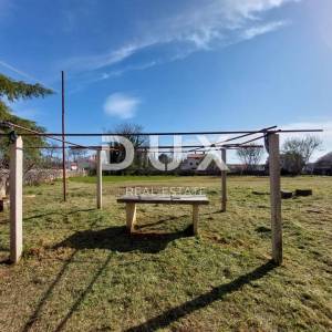 ISTRA, MARČANA - Kuća s prostranom okućnicom