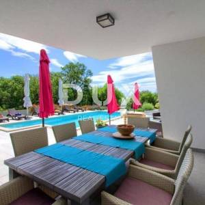 ISTRA MARČANA - Moderna vila s bazenom 