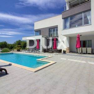 ISTRA MARČANA - Moderna vila s bazenom 