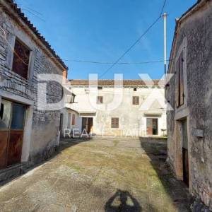 ISTRA, MARČANA Obiteljsko imanje za renovaciju s građevinskim zemljištem