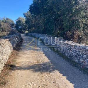Istra, Marčana - okolica, poljoprivredno zemljište 702m2