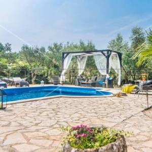 Istra, Marčana - okolica, šarmantna kamena kuća sa bazenom, mirna lokacija
