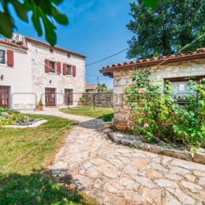 Istra, Marčana - okolica, šarmantna kamena kuća sa bazenom, mirna lokacija
