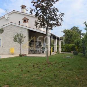 Istra, Marčana, šarmantna kamena vila s bazenom