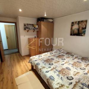 Istra, Medulin, 2 apartmana, okućnica, pogled na more