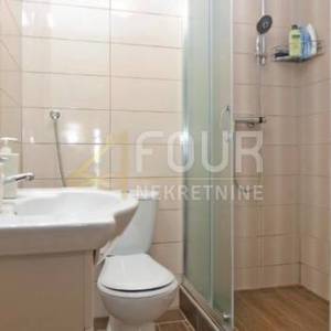 Istra, Medulin, 2 apartmana, okućnica, pogled na more